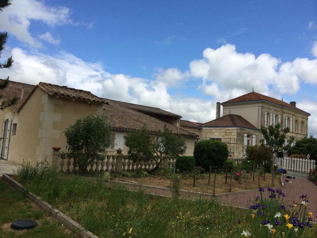 Chateau Couchebout Bed and Breakfast Pugnac Exterior foto